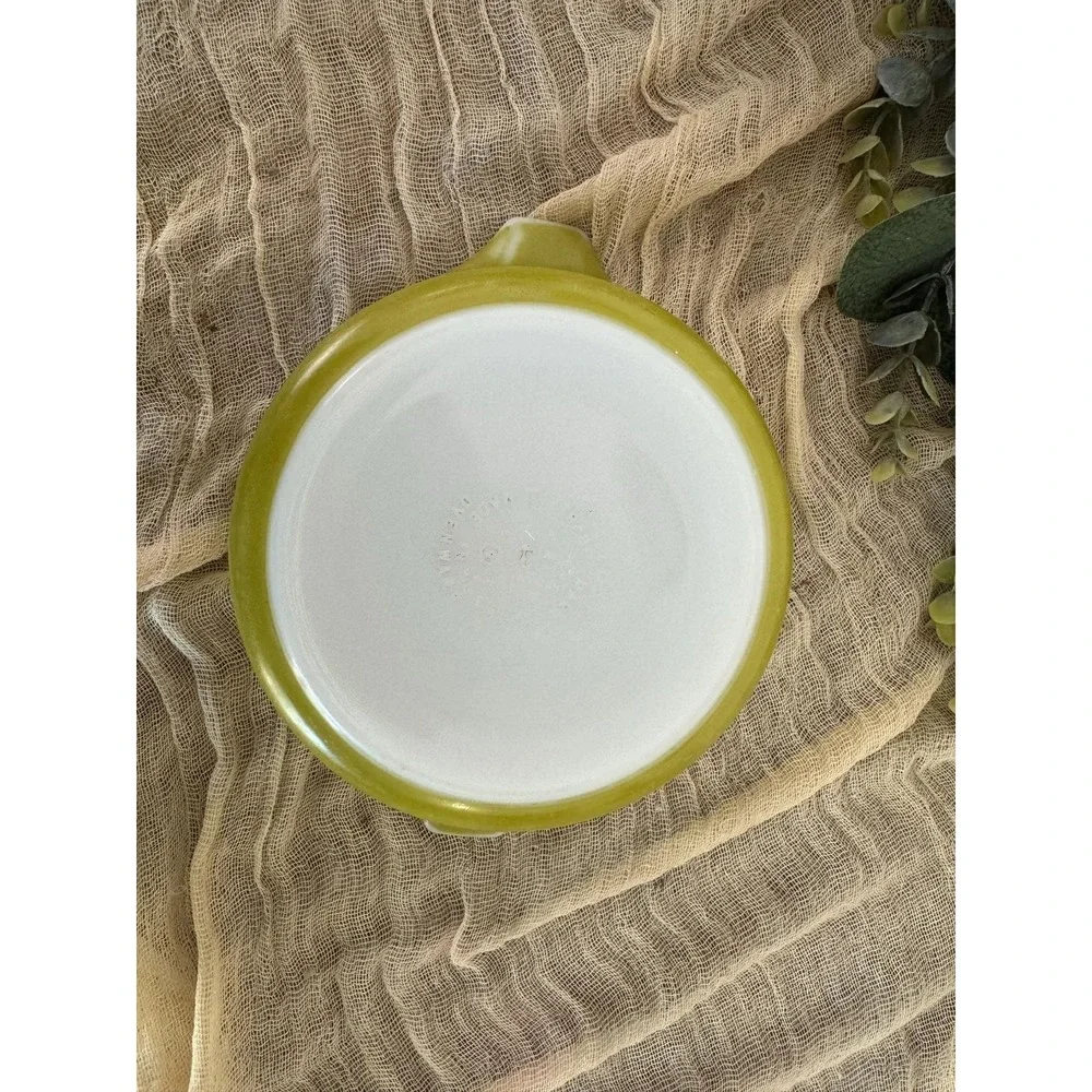 Pyrex Green Verde Round 1 1/2 pt Casserole‎ bowl 472 collectible avocado